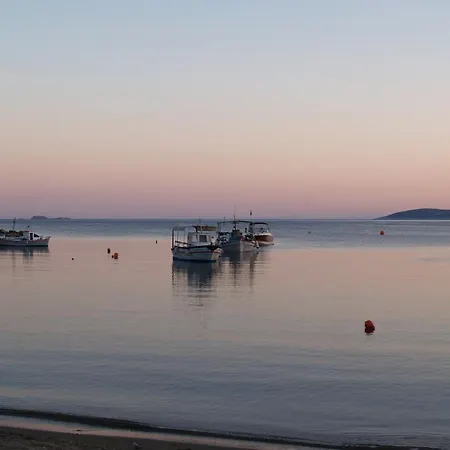 飞马套房公寓 Acherounes